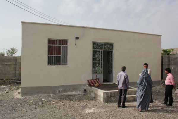 با توجه به اواخر عملیات ساختمانی فاز اول از ساخت 313 واحد مسکونی روستاهای محروم استان هرمزگان ، تعهد مازاد خیریه اشرف الانبیاء(ص) پرداخت گردید .